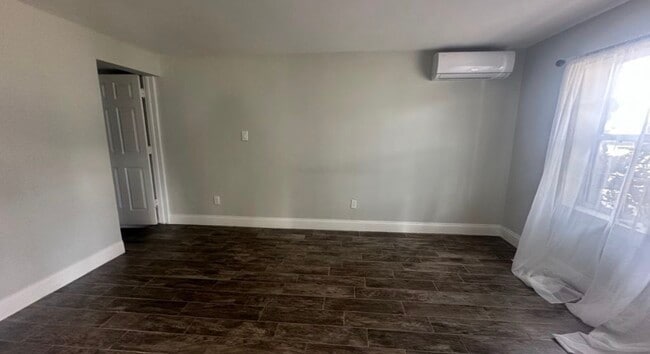 Building Photo - 974 Jamajo Blvd