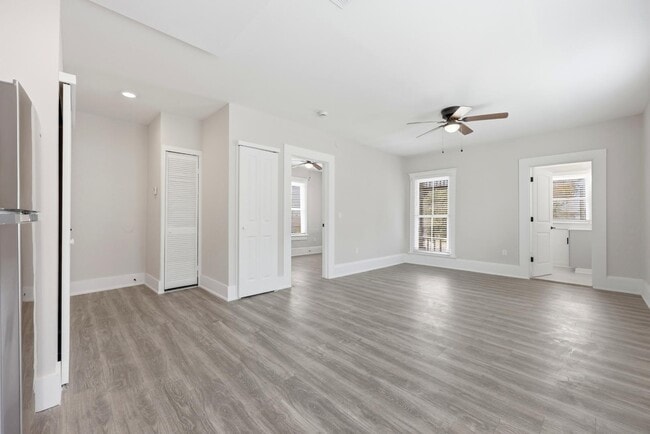 Building Photo - 300 E 3rd St