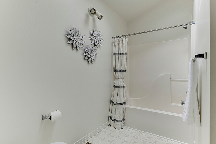 Building Photo - 619 Manitou Blvd