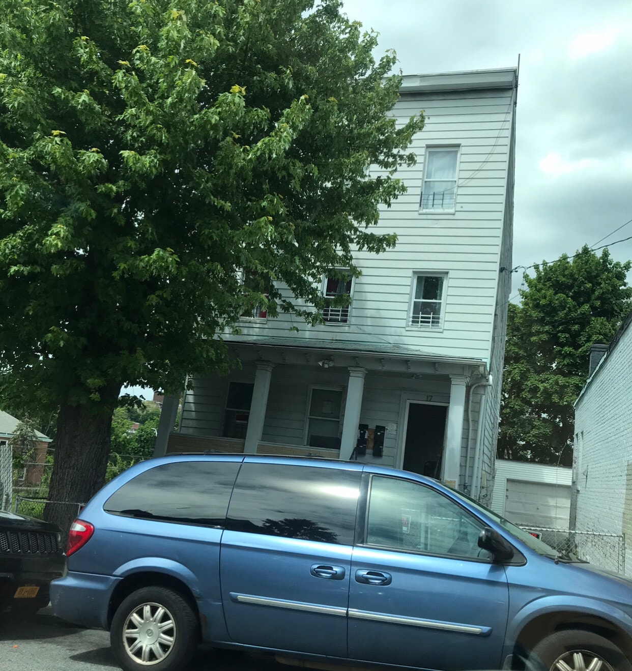 Building Photo - 19 Chestnut St