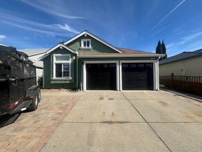 Building Photo - 1150 Buckthorn Ln