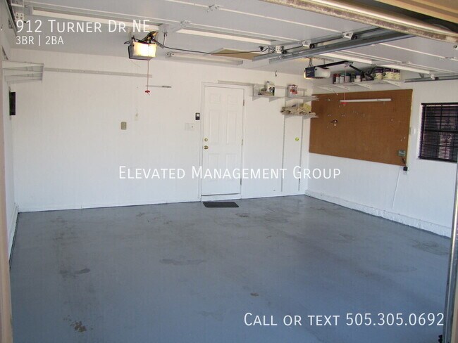 Building Photo - 912 Turner Dr NE