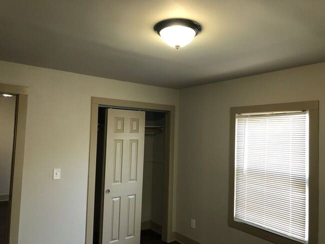 Building Photo - 526 Tompkins St