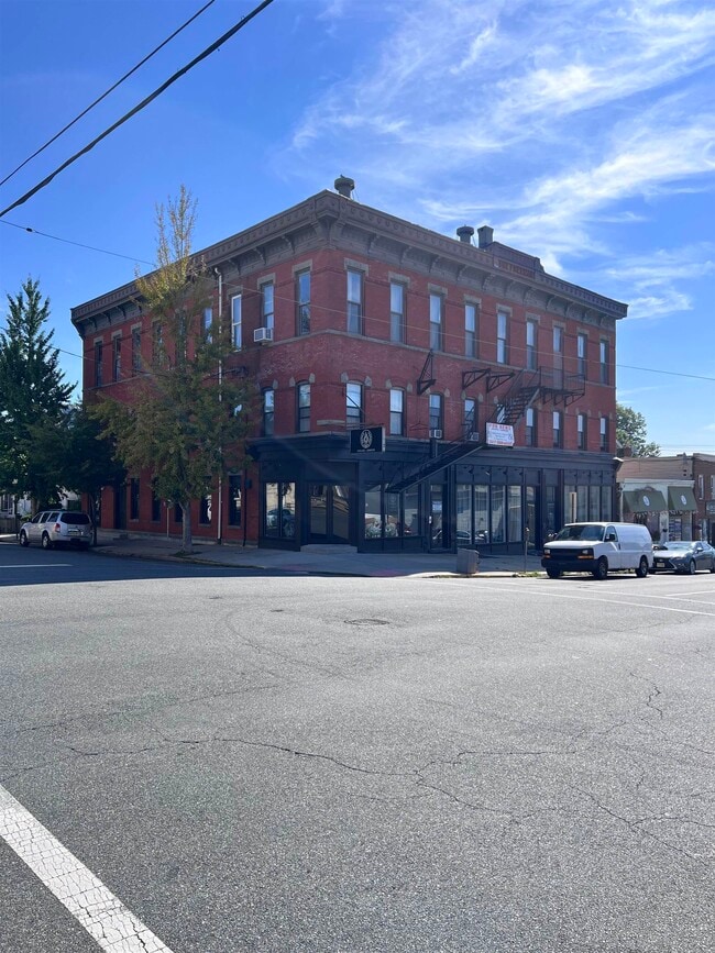 Building Photo - 157 Midland Ave