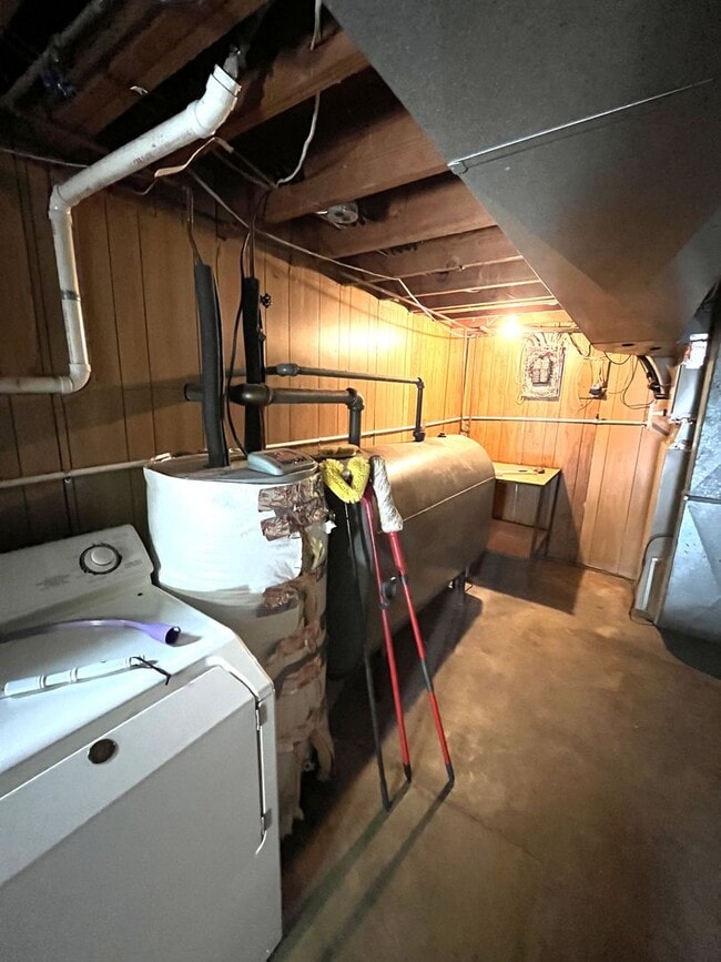 Building Photo - Beautifully Renovated Single-Family Ranch – 3 Beds, 2 Baths