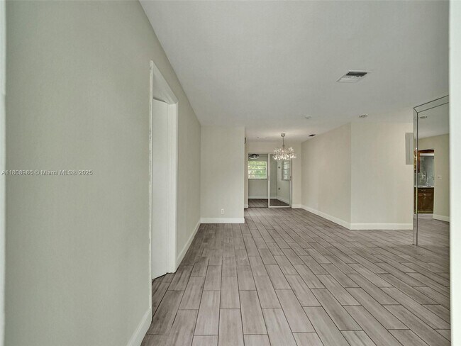 Building Photo - 221 NE 31st St