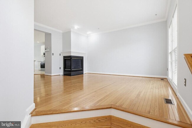 Building Photo - 10635 Hillingdon Rd