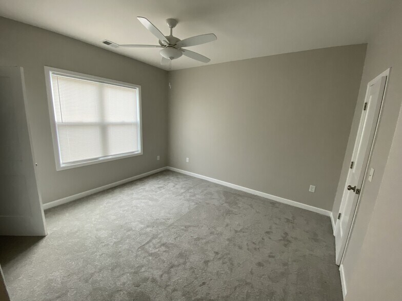 Building Photo - 155 Lincoln Place Cir