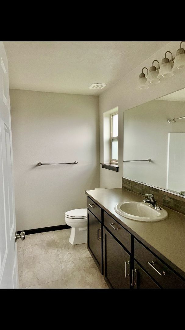 Building Photo - Modern Comfort in the Heart of Coeur d’Alene!