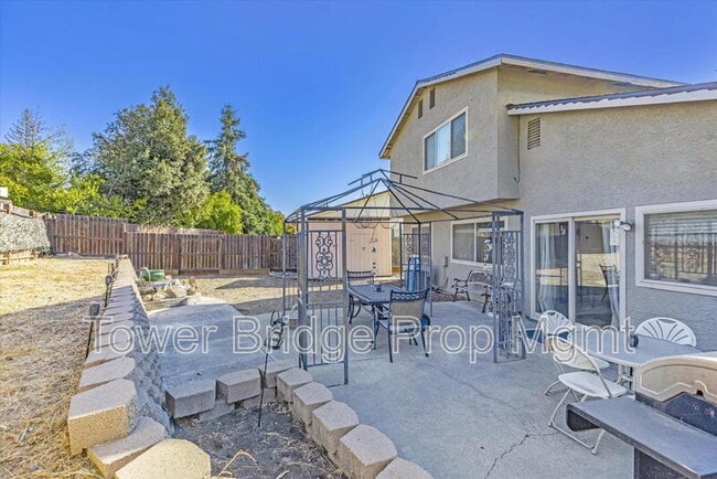 Building Photo - 5817 Esrig Way
