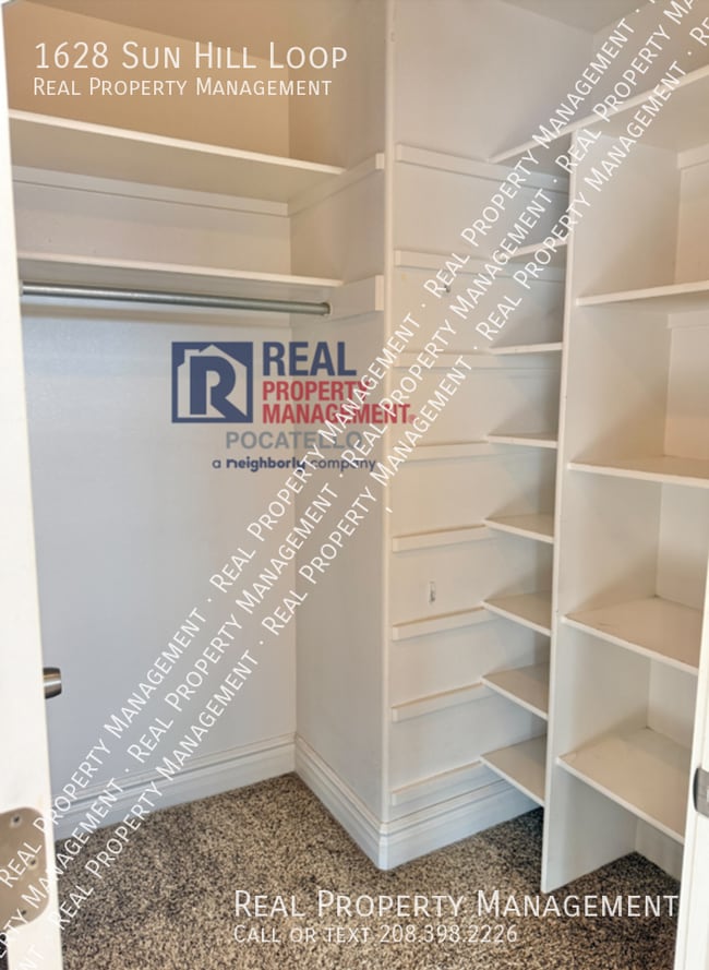 Building Photo - 1628 Sun Hill Loop