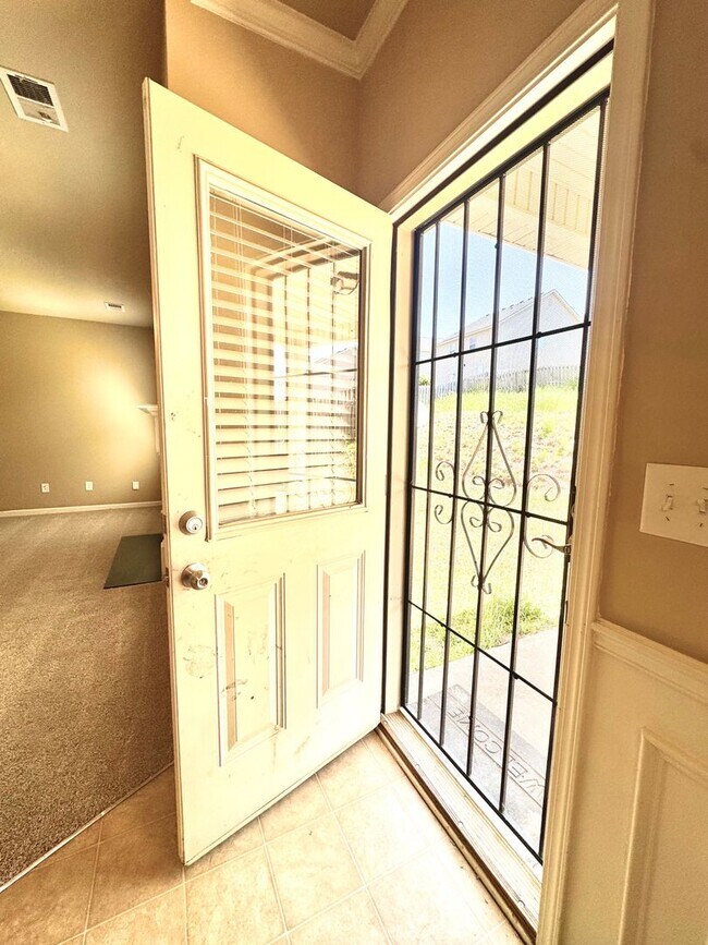 Building Photo - This beautiful 4-bedroom, 2.5-bath home Move-in ready and is waiting for you!