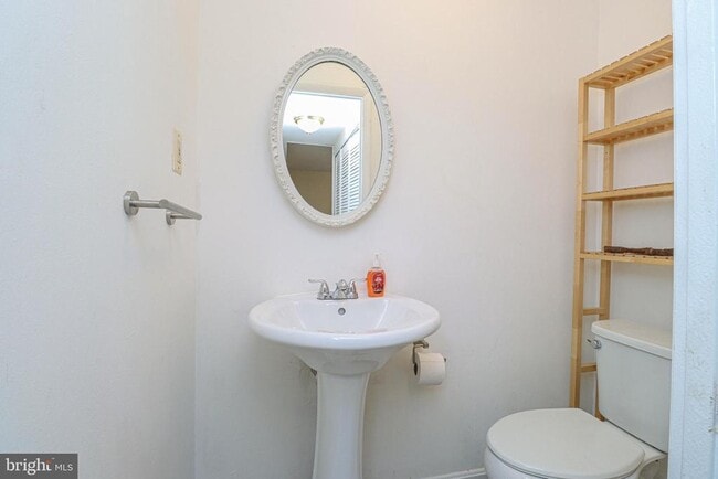 Building Photo - 1738 Farmington Ct