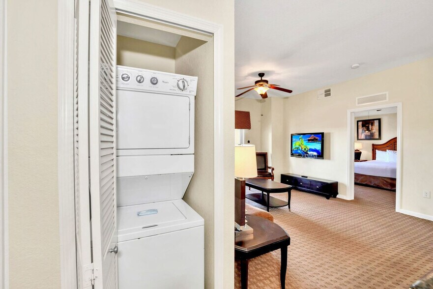 Building Photo - 8113 Resort Village Dr