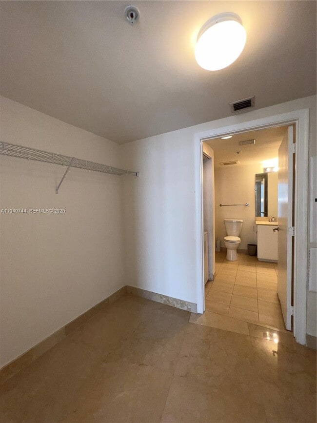 Building Photo - 1750 N Bayshore Dr