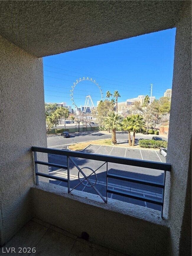 Building Photo - 220 E Flamingo Rd