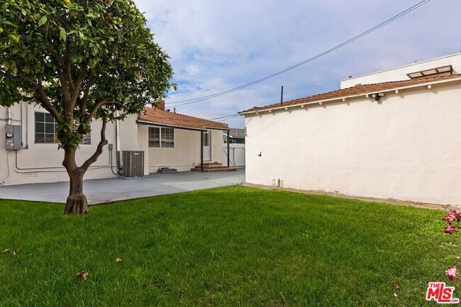 Building Photo - 5873 Dauphin Ave.