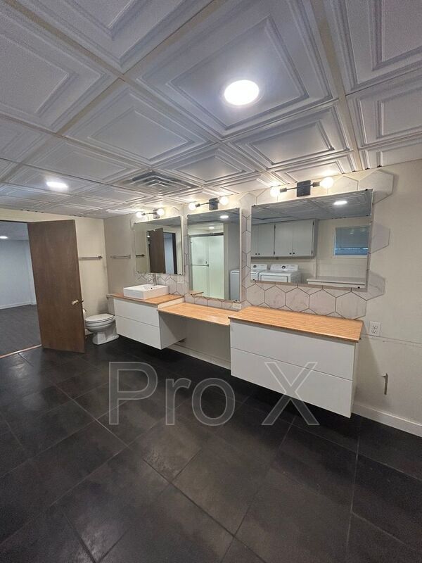 Building Photo - 6 Lambeth Cir