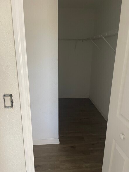 Building Photo - 1055 Bismarck Rd