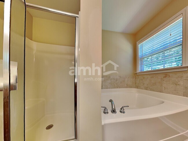 Building Photo - 34 Pamela Ln