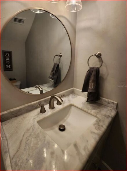 1/2 bath - 2735 SW 35th Pl