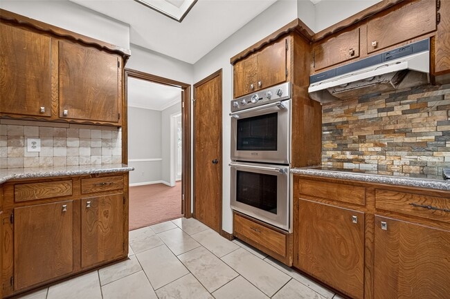 Building Photo - 11710 N Petersham Dr