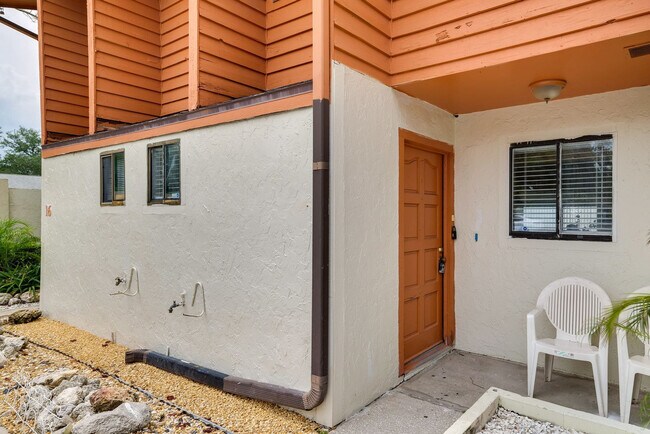 Building Photo - 929 Ariana St