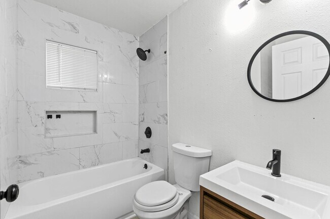 Building Photo - 3038 Weir Ave