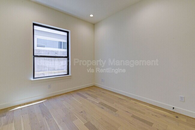Building Photo - 1803 Dunlavy St
