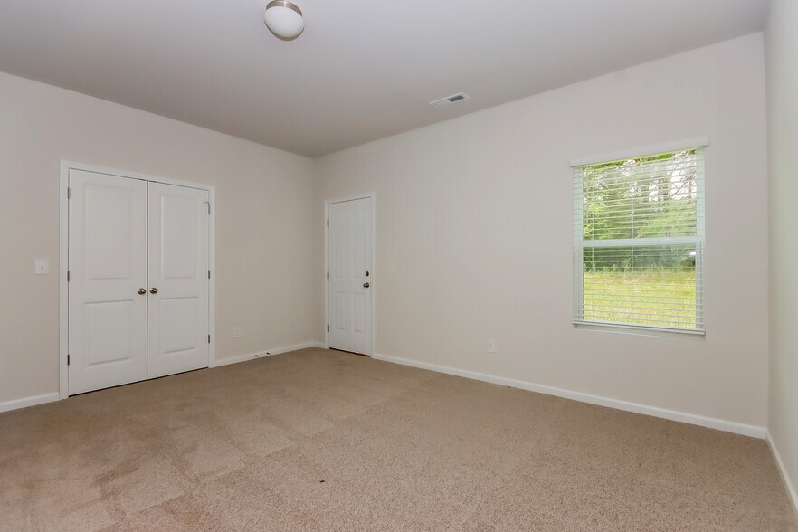 Building Photo - 196 Sharon School Rd