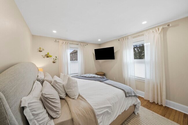 Building Photo - 57 Cook St