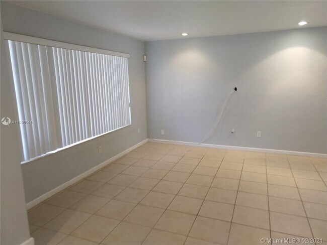 Building Photo - 9202 SW 73rd Avrd