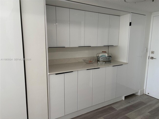 Building Photo - 20355 NE 34th Ct