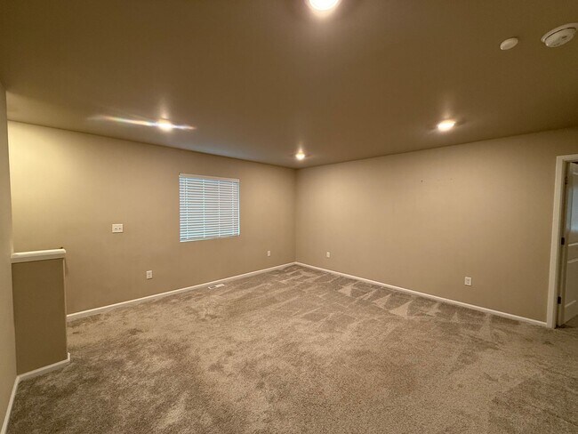 Building Photo - Spacious, modern 5-bed, 2.75-bath in sought-after Daisy Crossing Community in Sultan