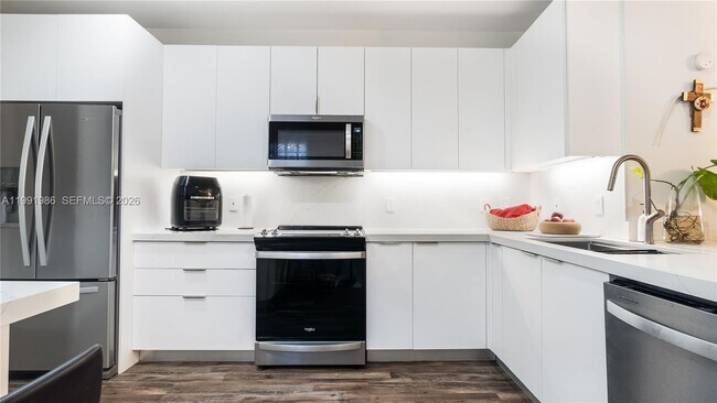 Building Photo - 3889 Tree Top Dr