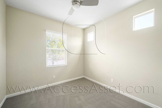 Building Photo - Stunning  Two-Story 4 Bed/3 Bath Home in B...