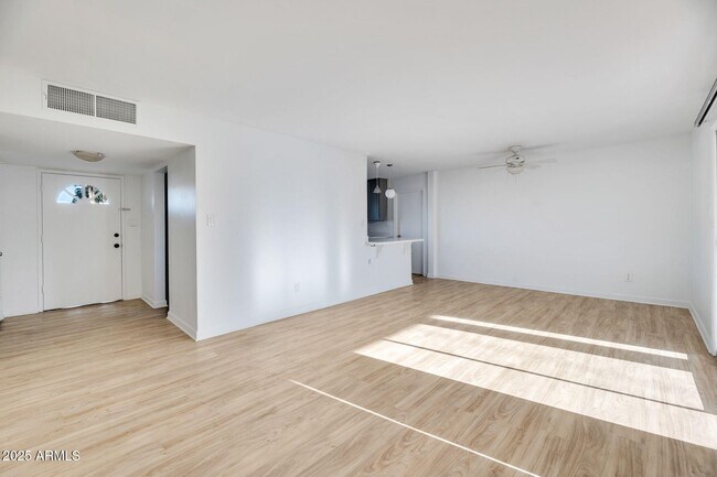 Building Photo - 4521 N 75th Pl