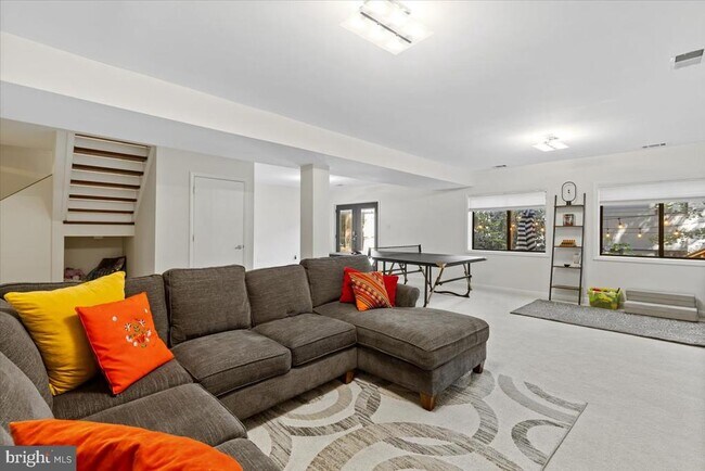 Building Photo - 9411 Fernwood Rd