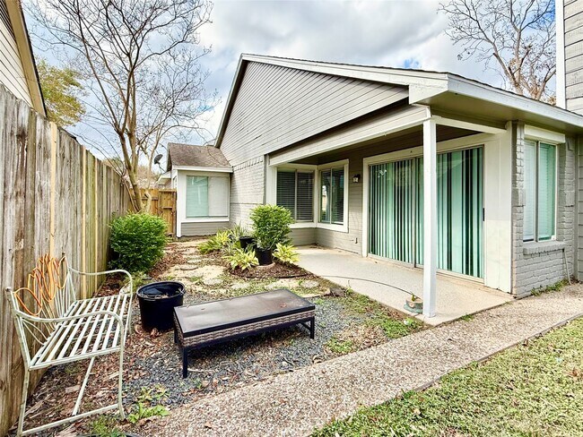 Building Photo - 11910 Green Glade Dr