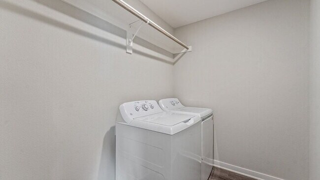 Building Photo - "Charming 4-Bed Oasis with 2 Full Baths in Prime Fayetteville Location – 1800 Sq Ft of Comfort!"