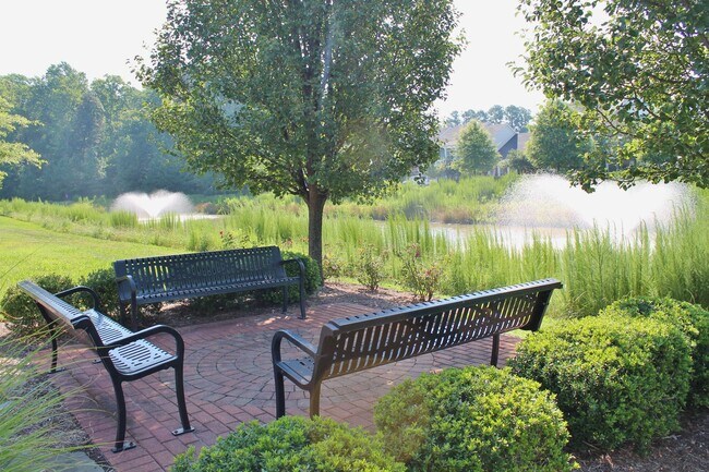 Building Photo - READY July 1st!! End-Unit Condo with Commu...