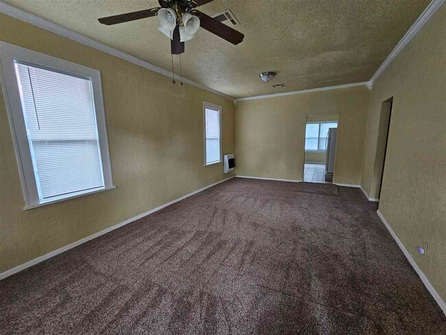 Building Photo - 909 NW Bell Ave