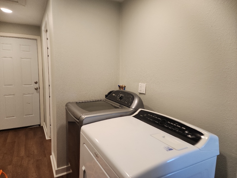 Building Photo - 646 Lois St