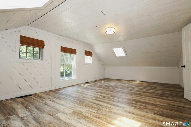 Building Photo - 15 Maple Shade Rd