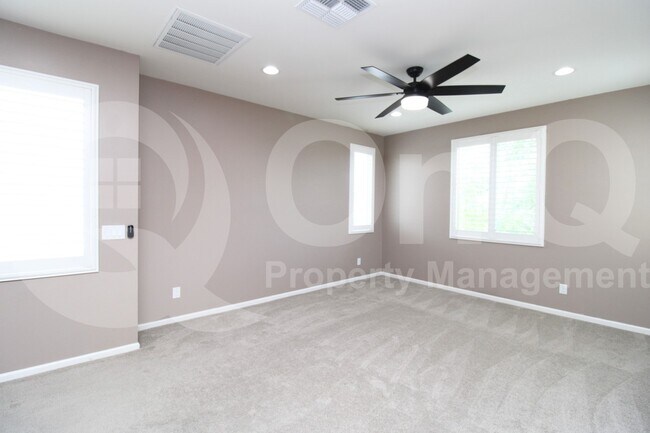 Building Photo - 3080 S Jasmine Dr