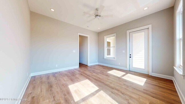 Building Photo - 6353 Meeting St