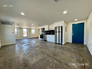 Building Photo - 3100 Gillham Plaza