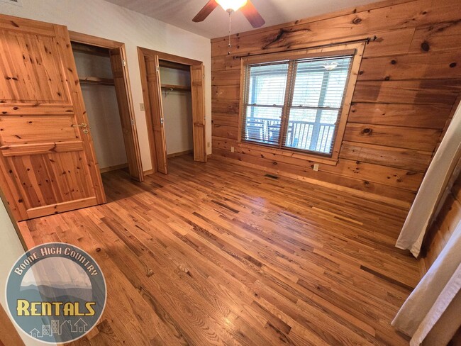 Building Photo - Beautiful Cabin in Sugar Grove with Multi-...