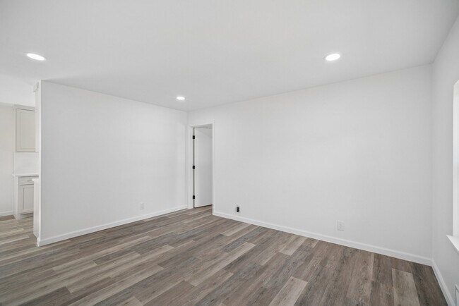 Building Photo - 4672 N Troost Ave