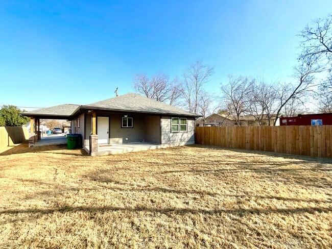 Building Photo - Modern Home With Covered Patio & Fenced Yard!